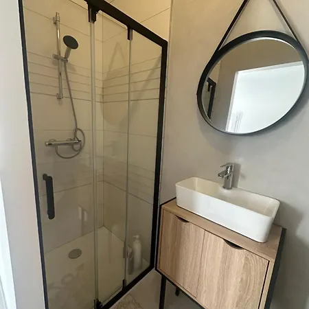 Independant Avec Parking ニーム