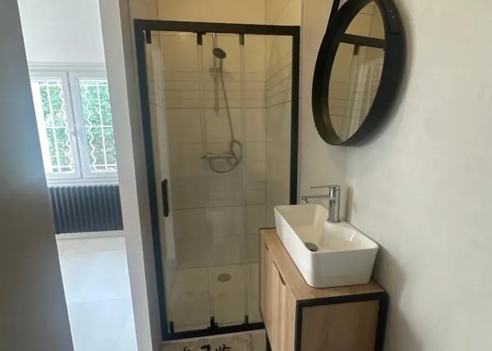 Independant Avec Parking * נים